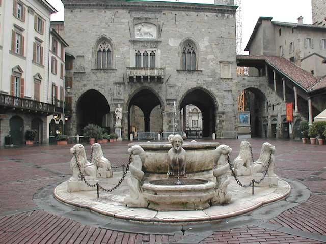 Bergamo - Piazza in Città Alta